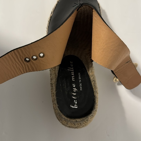 Bettye Muller Black Leather Open Toe 3” Wedges!! - Picture 8 of 8